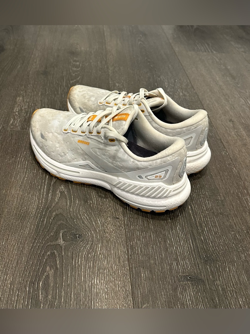Brooks Adrenaline 23 Women’s Running Shoes - Light Gray with Gold Accents size 7
